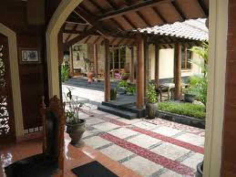 Ndalem Bantul Hotel Yogyakarta Exterior photo