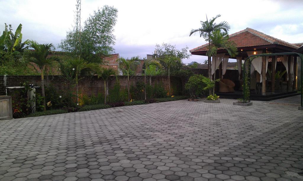 Ndalem Bantul Hotel Yogyakarta Exterior photo