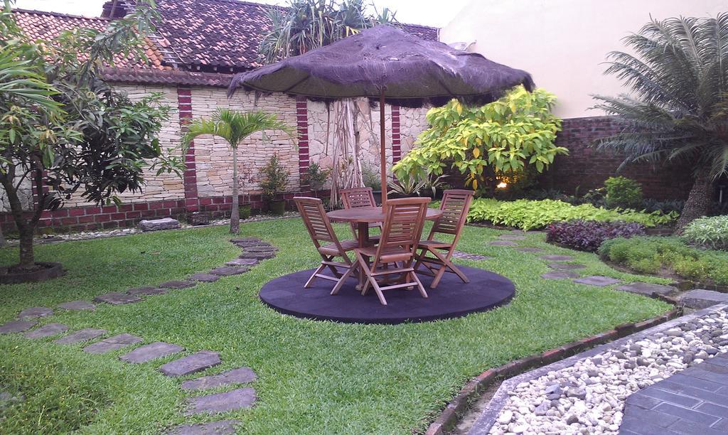 Ndalem Bantul Hotel Yogyakarta Exterior photo